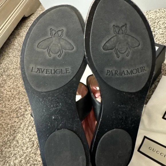 Gucci Black Sandals with Gold Logo - Picture 5 of 12